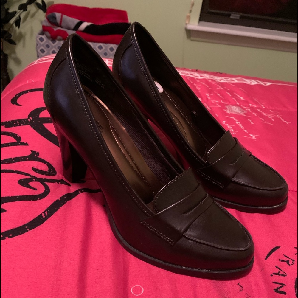 George Dark Brown penny loafer pumps size 9
